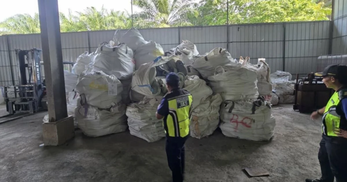 RM6.4 Million E-Waste Haul Dismantles Illegal Recycling Operation in Kuantan