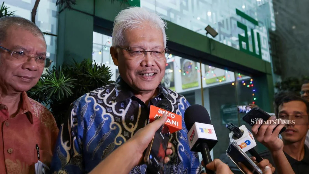 Hamzah to reclaim opposition leader's seat as Bersatu shifts further back