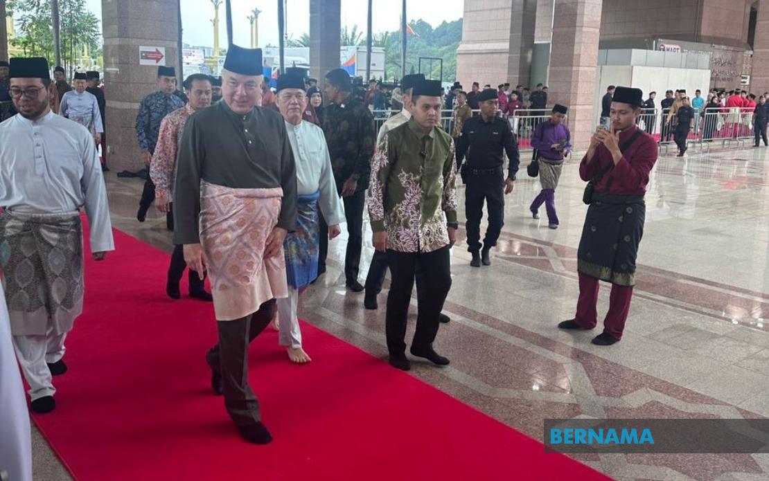 Sultan Nazrin Warns Against Rash Leadership, Calls For Wisdom and Sacrifice