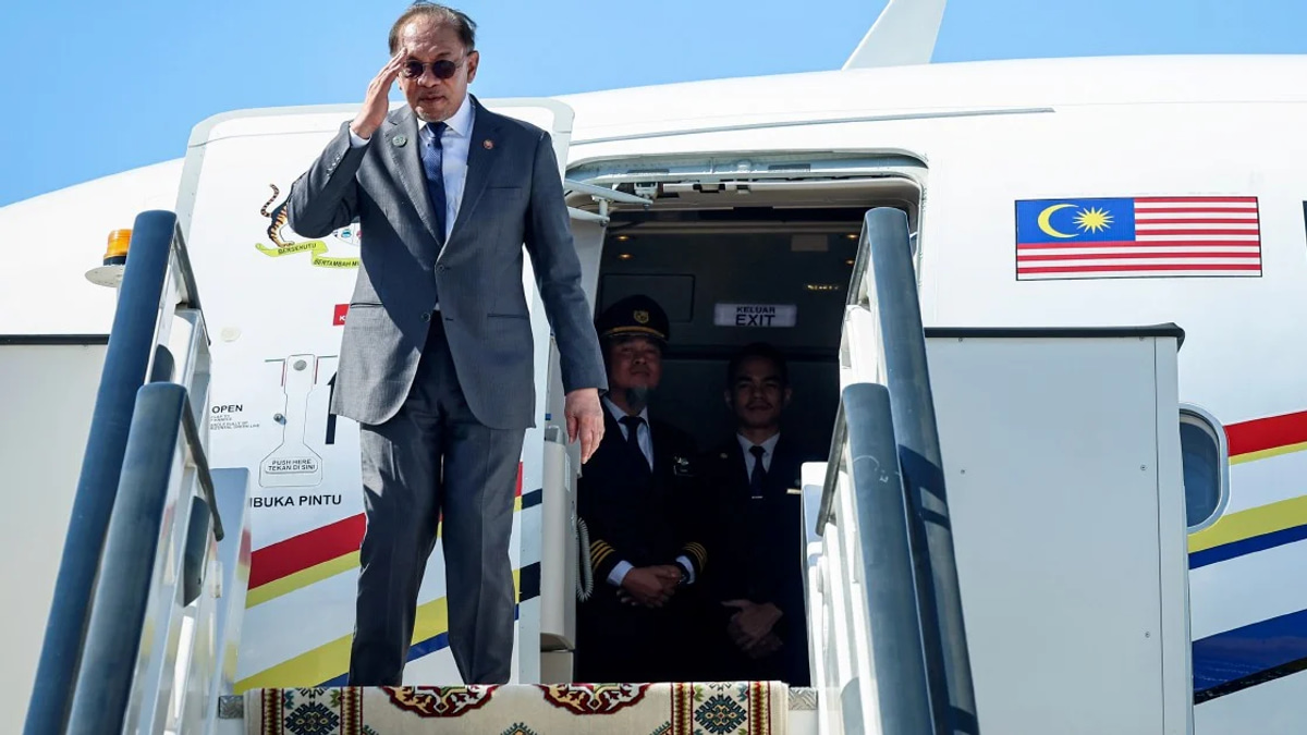 Anwar Returns to Penang Following Turkmenistan Trip for Media Conference and Investment Summit