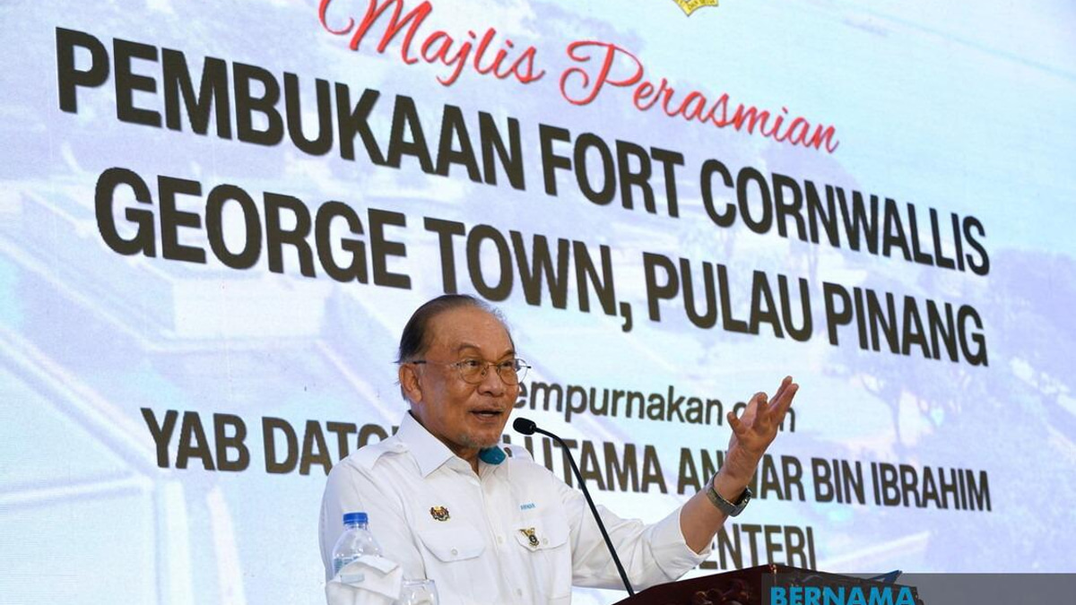 Historical Sites Must Educate, Not Entertain, Says PM Anwar at Fort Cornwallis