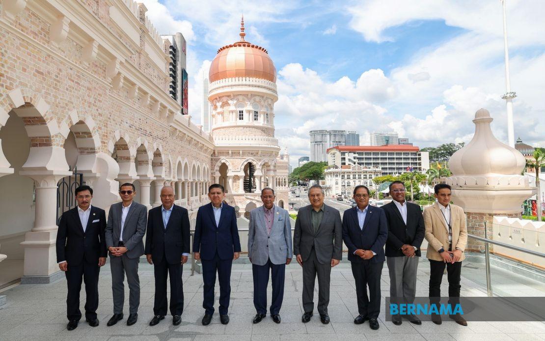 Sultan of Kedah Tours Restored Sultan Abdul Samad Building in Kuala Lumpur