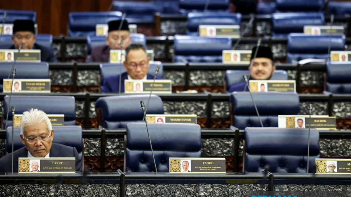 Speaker Confirms Hamzah as Opposition Leader; Parliament Seating Reshuffled