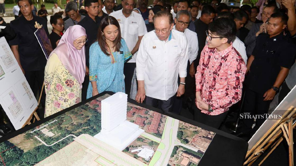 Anwar Defends Commitment to Urban Poor Through Housing Development