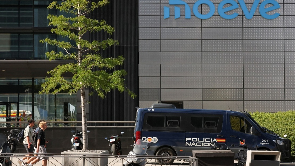 Fire Erupts at Torre Moeve, Madrid's Second-Tallest Building