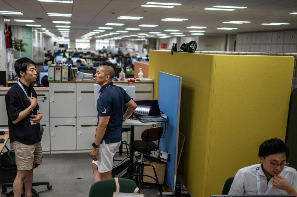 Japan's Shorts-at-Work Push Triggers 'Leg Hair Harassment' Debate