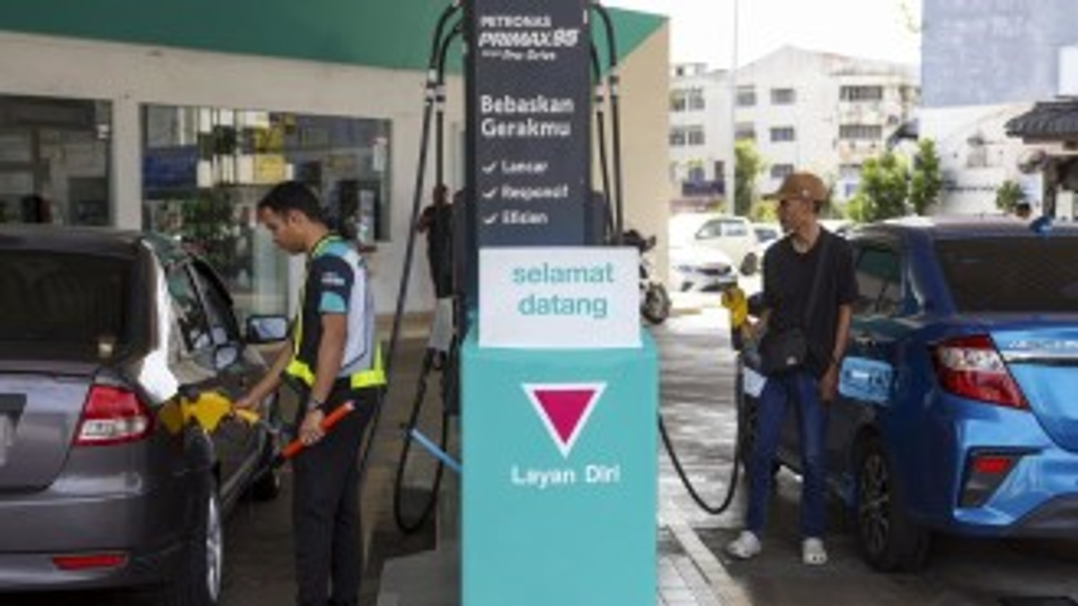 Petronas Fuel Supply Assured Through August Despite Global Energy Pressures
