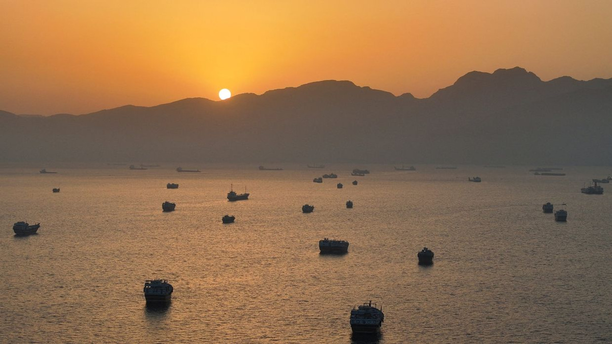 Strait of Hormuz sees surge in vessel traffic as Iran-US deal eases crude bottleneck