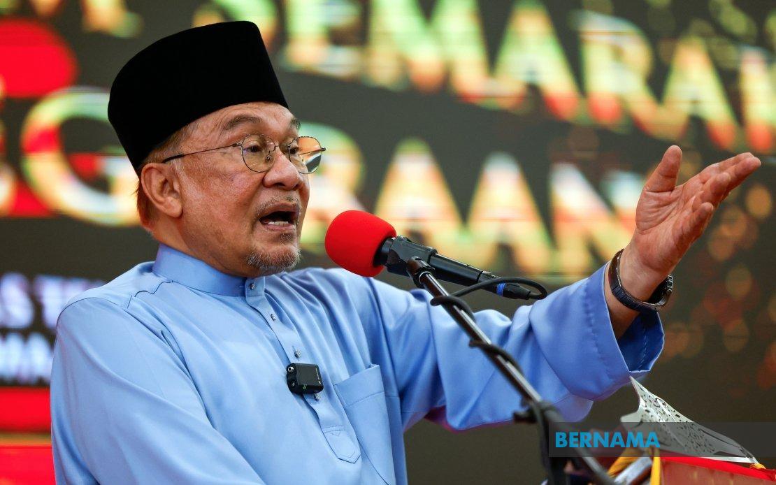 Anwar Intensifies Negeri Sembilan Campaign Push With Multi-Stop Final Day Blitz
