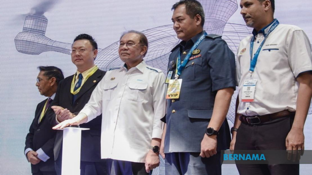Malaysia Must Accelerate Drone Technology Development to Strengthen Global Economic Position, Says PM Anwar