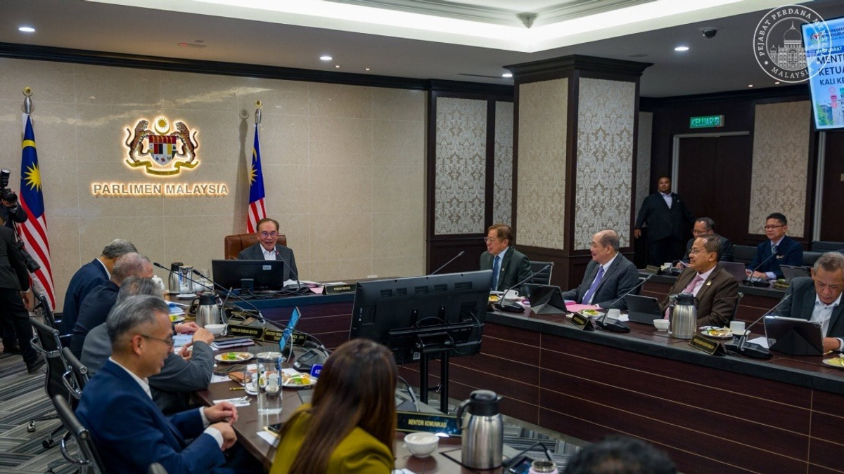 Anwar Convenes Top State Leaders to Chart Economic Recovery Path Amid Global Headwinds