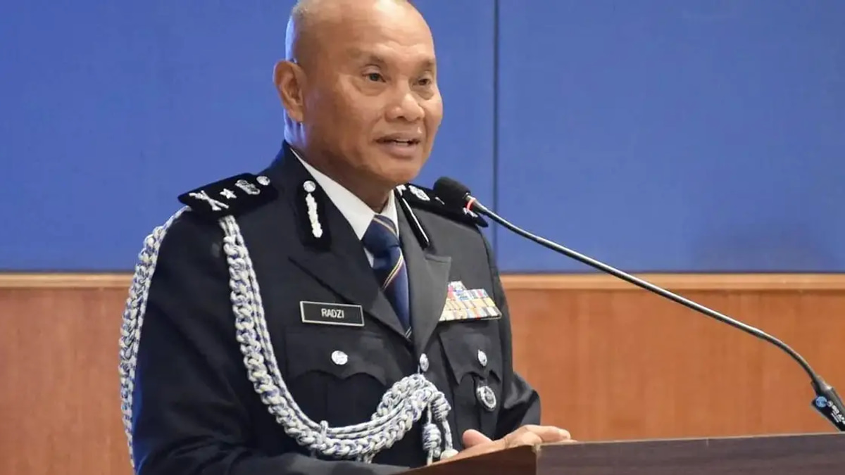 Police seize over RM6 million in goods during e-waste factory raid; man detained for document violations