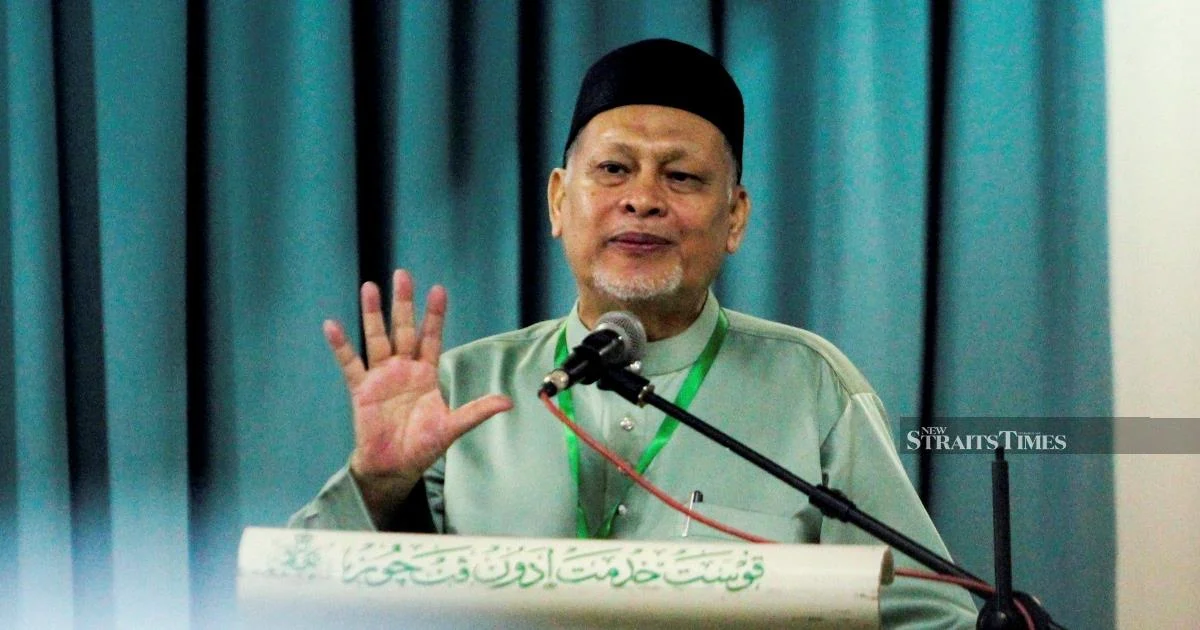 PAS Criticises Muhyiddin's Hasty Pledge to Deploy PN Logo in State Elections