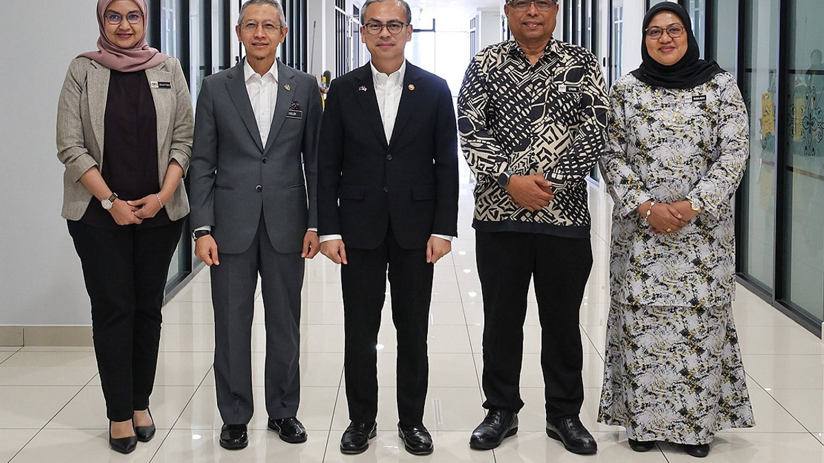 Fahmi Welcomes New Leadership at Malaysia's Information Department