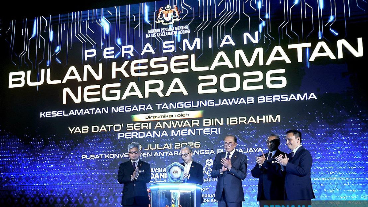 PM Anwar Warns Against Divisive Politics as Security Threats Mount