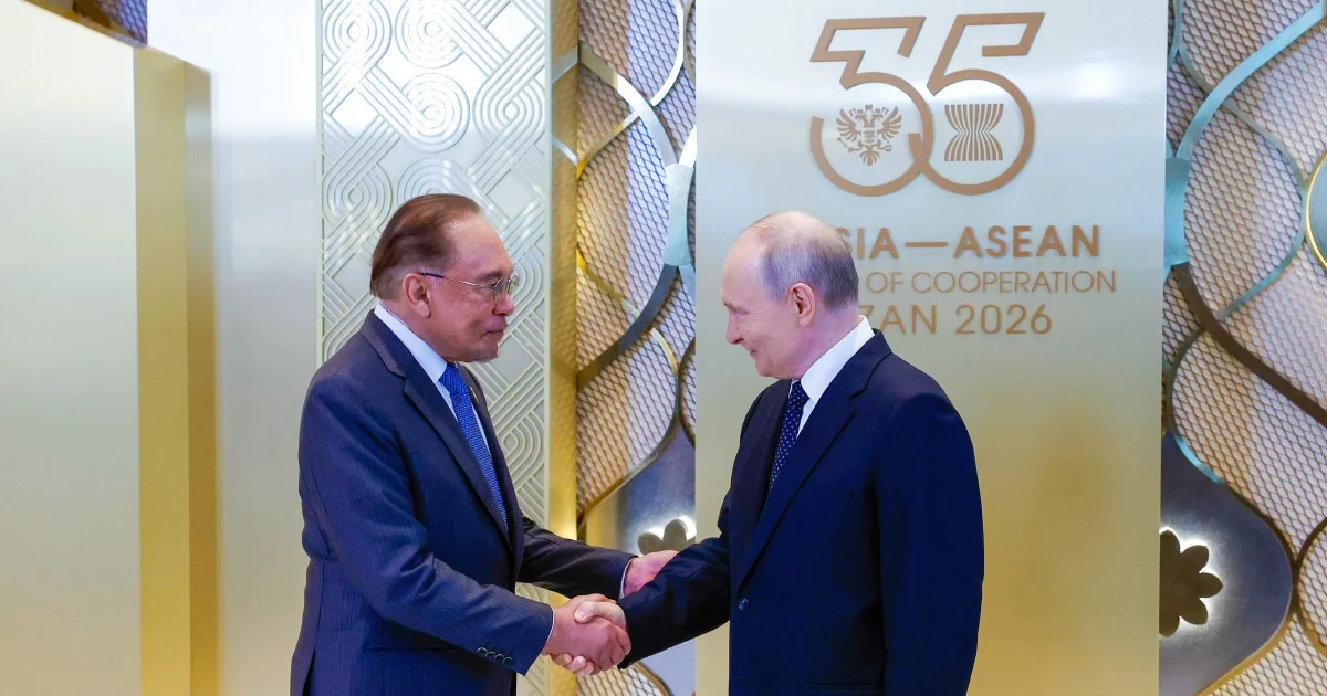 Anwar and Putin Explore Energy Ties and Currency Innovation in High-Level Talks