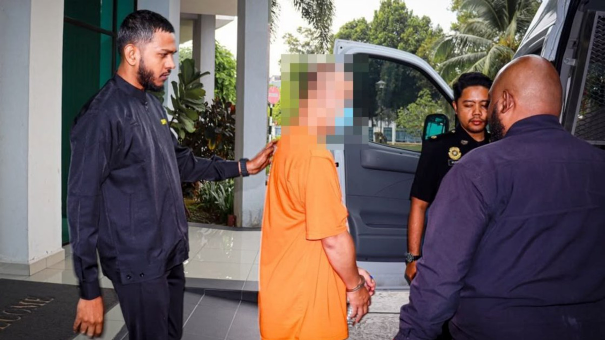 Former Civil Servant Remanded on RM300,000 False Claims Fraud Charge