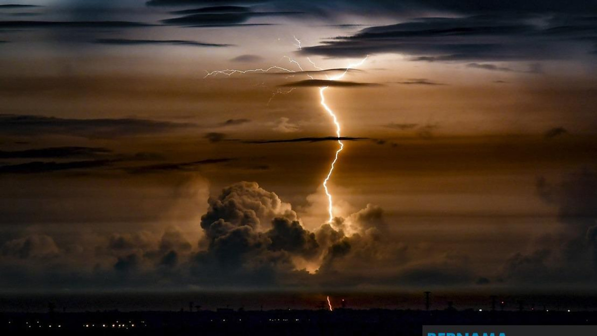 Thunderstorms and Heavy Rain to Lash 10 States and KL Until Evening