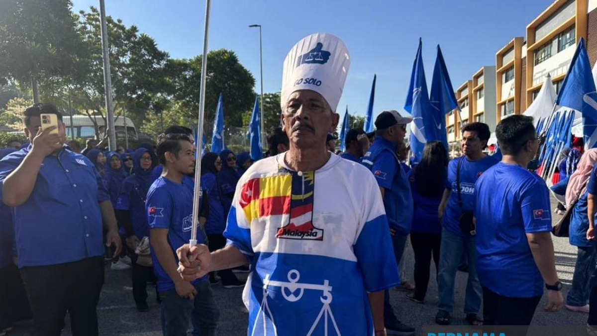 Johor Election: Selangor Retiree Digs Into Savings to Back Onn Hafiz