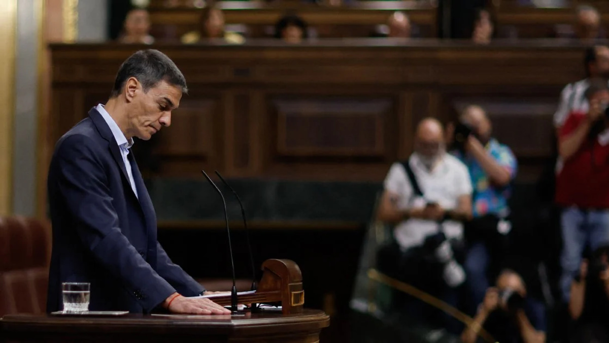 Spanish PM rebuffs corruption claims as party faces fresh crisis over aide's conviction