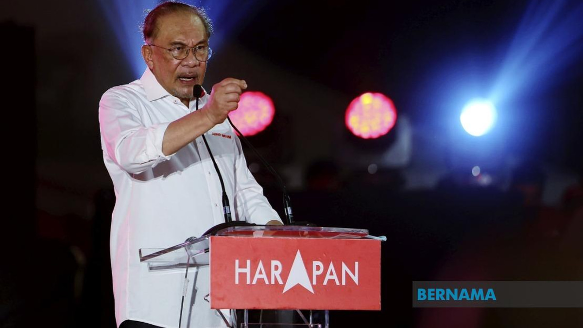 Anwar Urges Negeri Sembilan Rivals to Keep Royal Institutions Out of Campaign