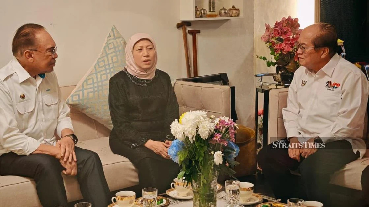 Anwar Extends Condolences to Nancy Shukri Over Husband's Passing