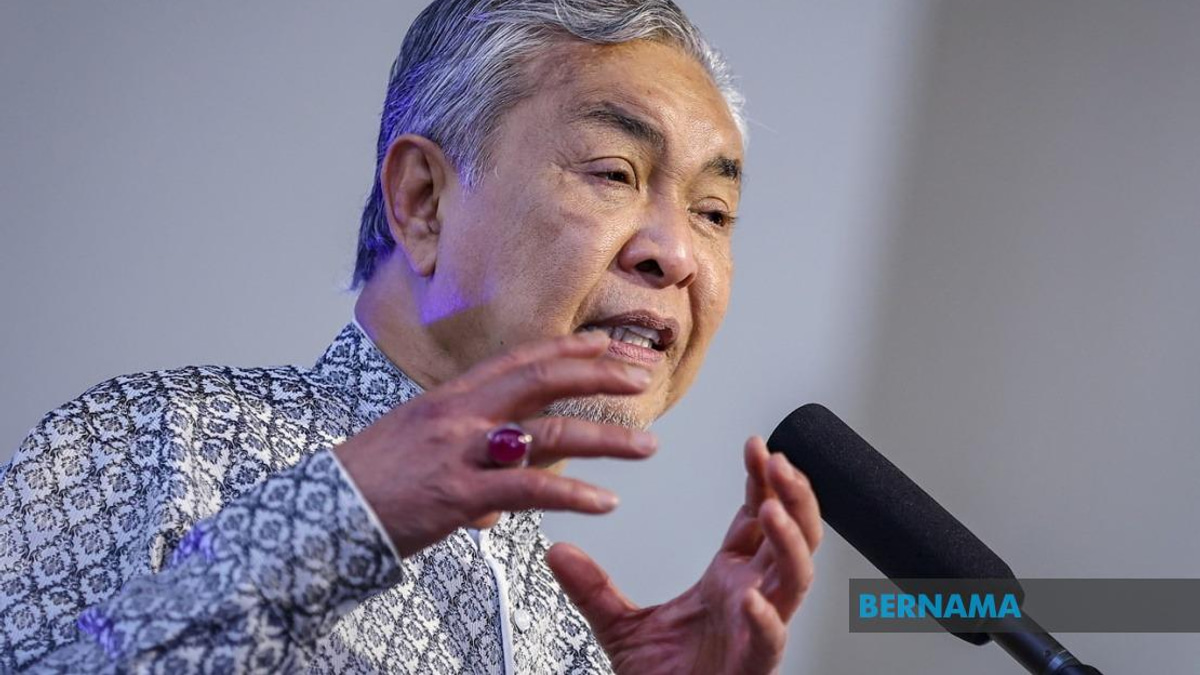 Ahmad Zahid Calls for Focus on Issues Relevant to Johor in State Election Campaign
