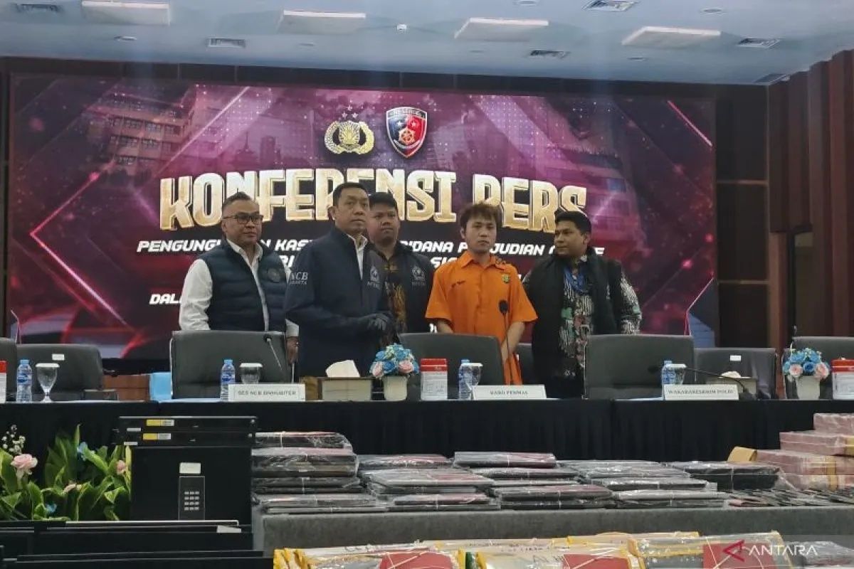 Chinese Online Fraud Suspect Arrested at Jakarta Airport Following Interpol Red Notice