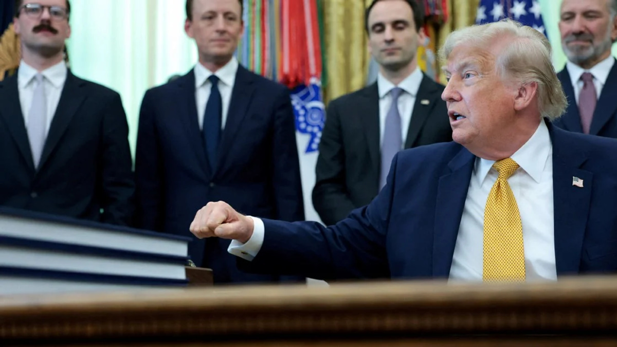 Two more arrested in alleged plot to attack White House during Trump's UFC event