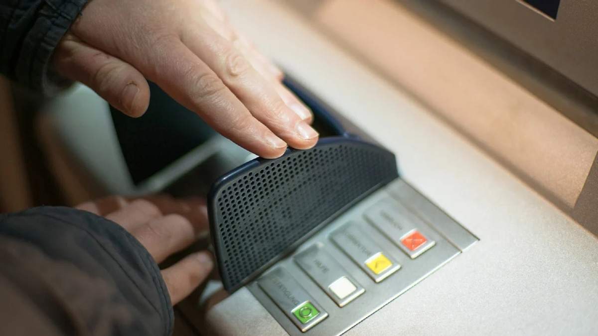 Three Malaysians Held in Singapore Within Hours of Arrival Over Alleged Scam Collection Operation