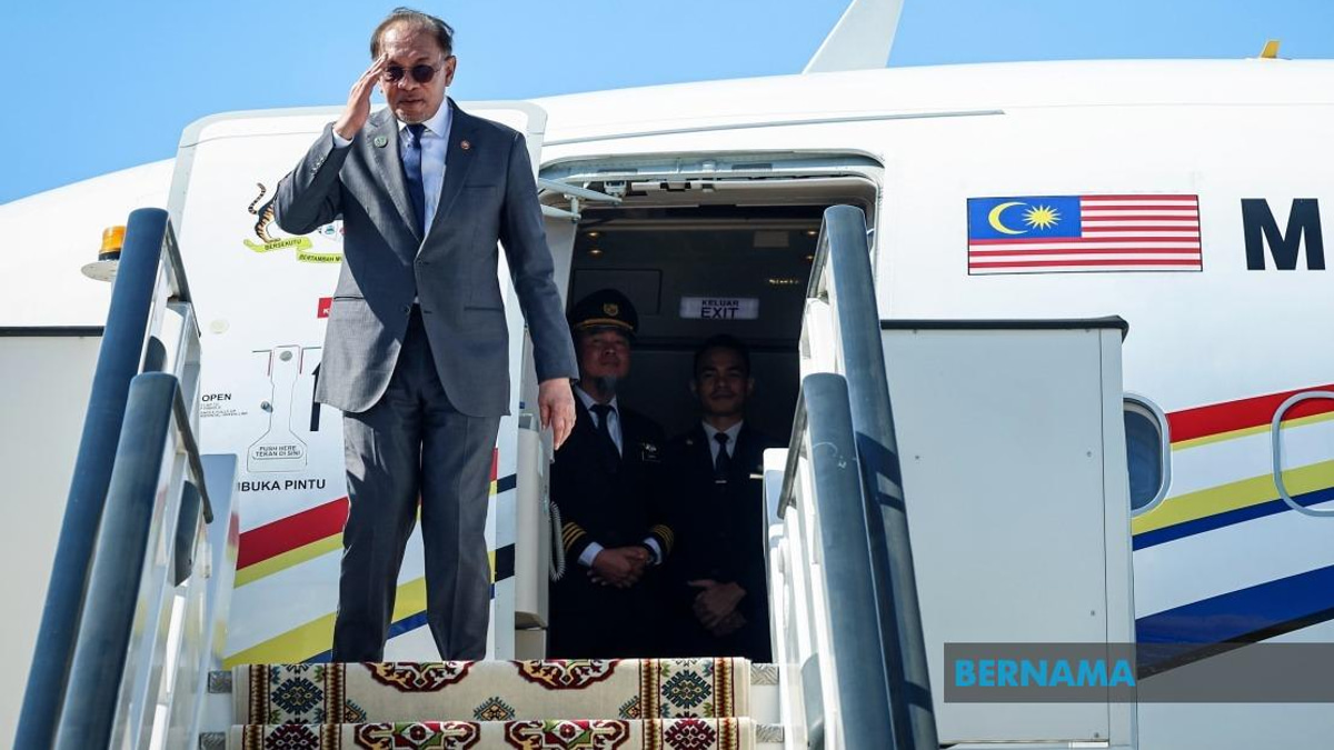Anwar Concludes Turkmenistan Trip With Packed Penang Visit