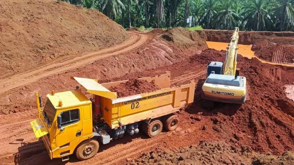 Nine held in Kuantan bauxite crackdown; RM3.8 million in equipment and soil seized