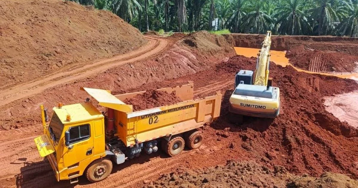 Nine held in Kuantan bauxite crackdown; RM3.8 million in equipment and soil seized