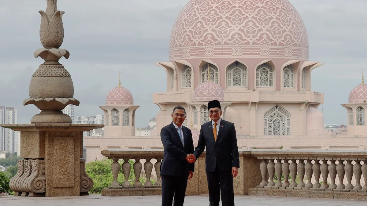 Anwar Welcomes Bangladesh PM Tarique Rahman on Official Visit to Malaysia