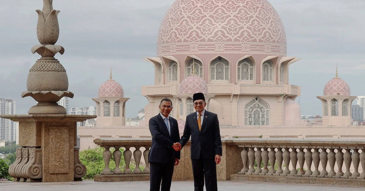 Anwar Welcomes Bangladesh PM Tarique Rahman on Official Visit to Malaysia
